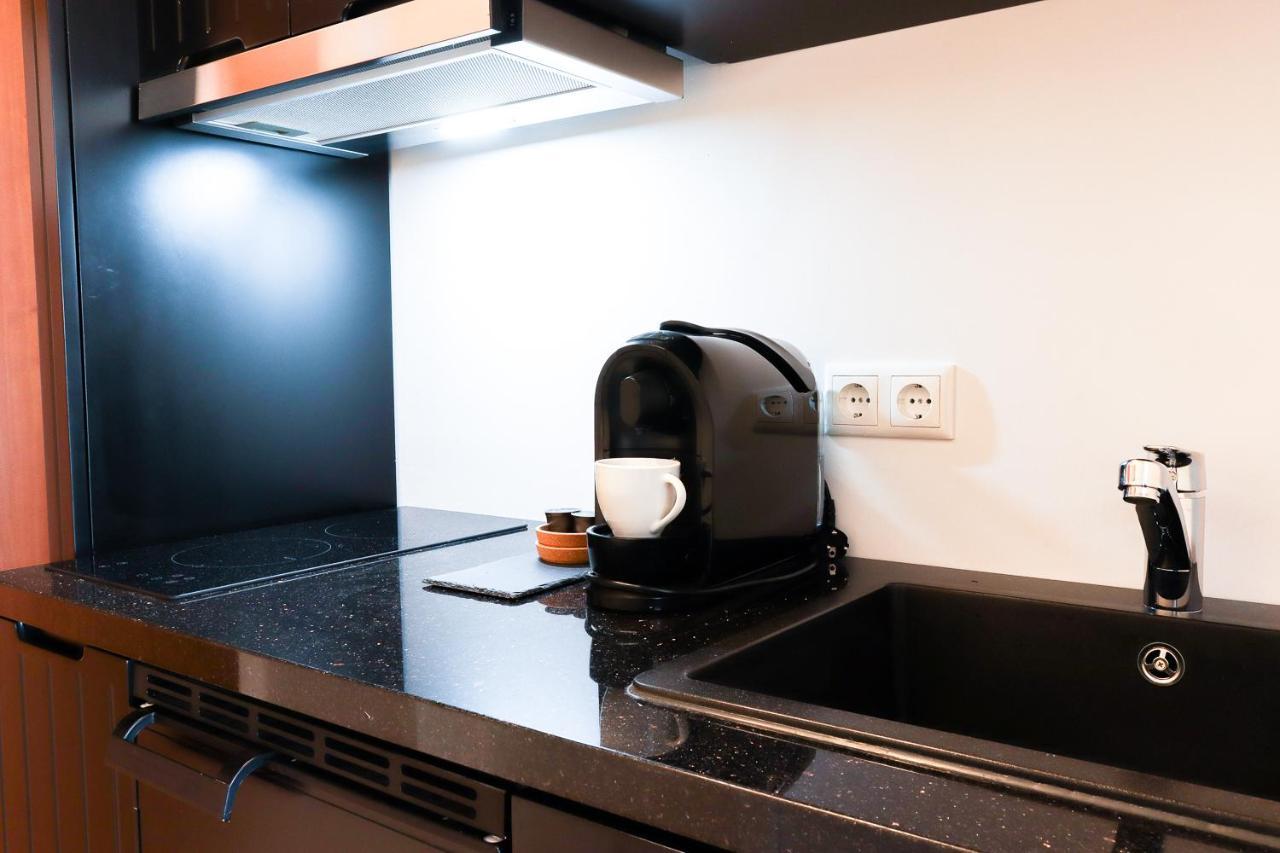 Hochwertige Ferienwohnung In Ruhiger Lage Mit Eigener Terrasse Und Parkplatz, Nur 7 Gehminuten Zum Strand Entfernt - Hoher Schlafkomfort Dank Boxspringbett 샬베우츠 외부 사진