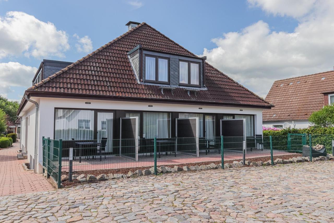 Hochwertige Ferienwohnung In Ruhiger Lage Mit Eigener Terrasse Und Parkplatz, Nur 7 Gehminuten Zum Strand Entfernt - Hoher Schlafkomfort Dank Boxspringbett 샬베우츠 외부 사진