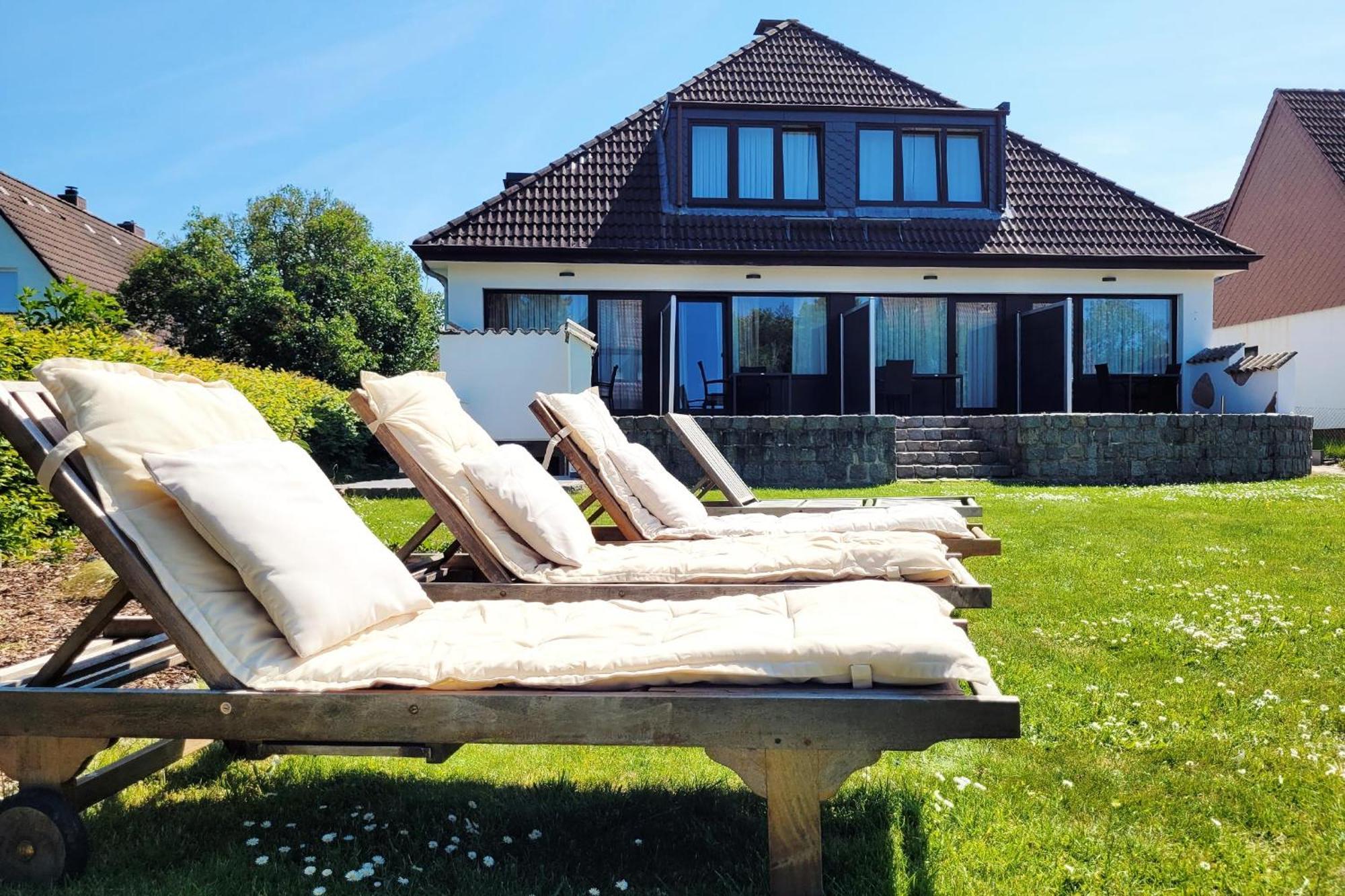 Hochwertige Ferienwohnung In Ruhiger Lage Mit Eigener Terrasse Und Parkplatz, Nur 7 Gehminuten Zum Strand Entfernt - Hoher Schlafkomfort Dank Boxspringbett 샬베우츠 외부 사진