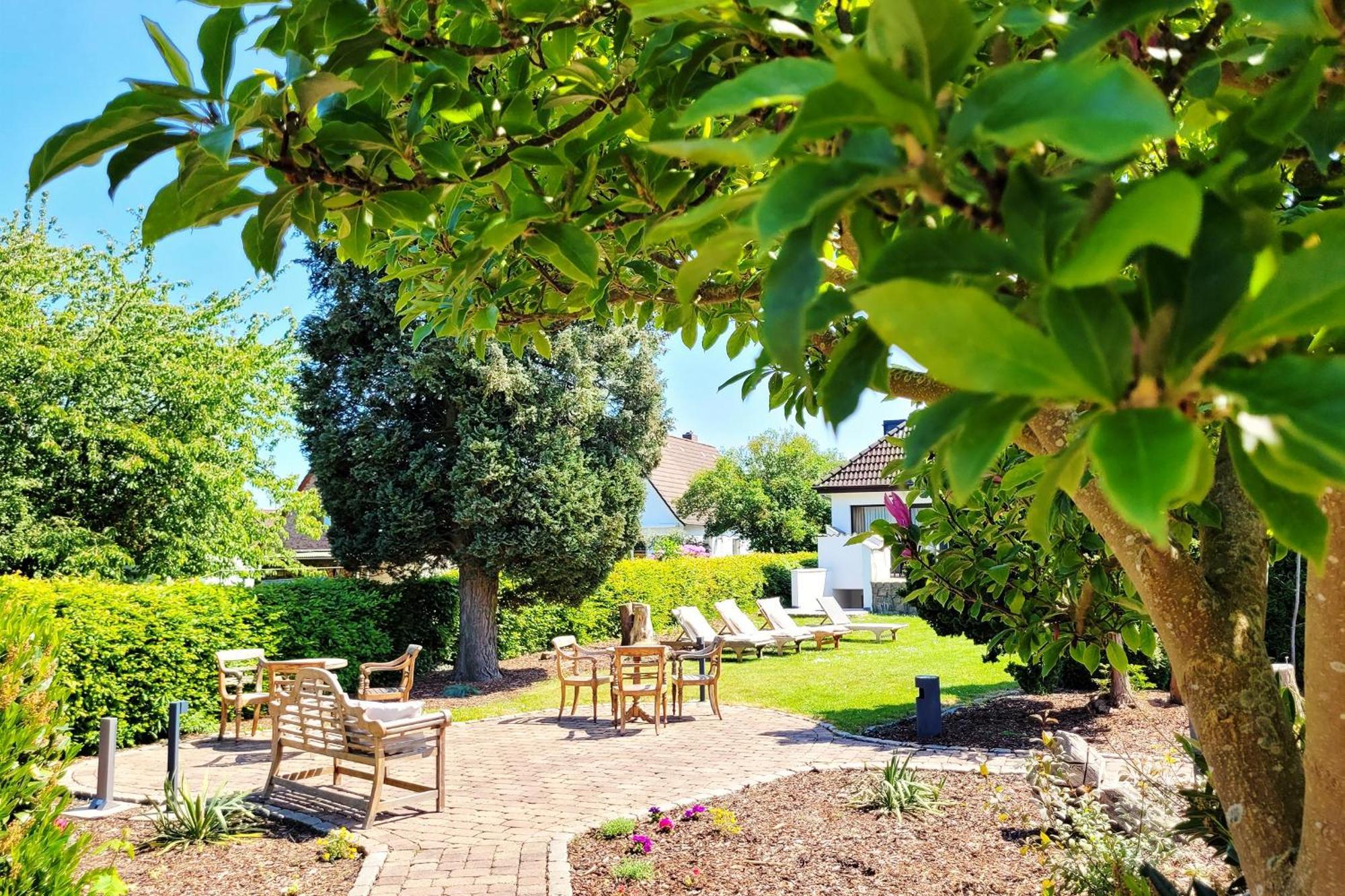 Hochwertige Ferienwohnung In Ruhiger Lage Mit Eigener Terrasse Und Parkplatz, Nur 7 Gehminuten Zum Strand Entfernt - Hoher Schlafkomfort Dank Boxspringbett 샬베우츠 외부 사진