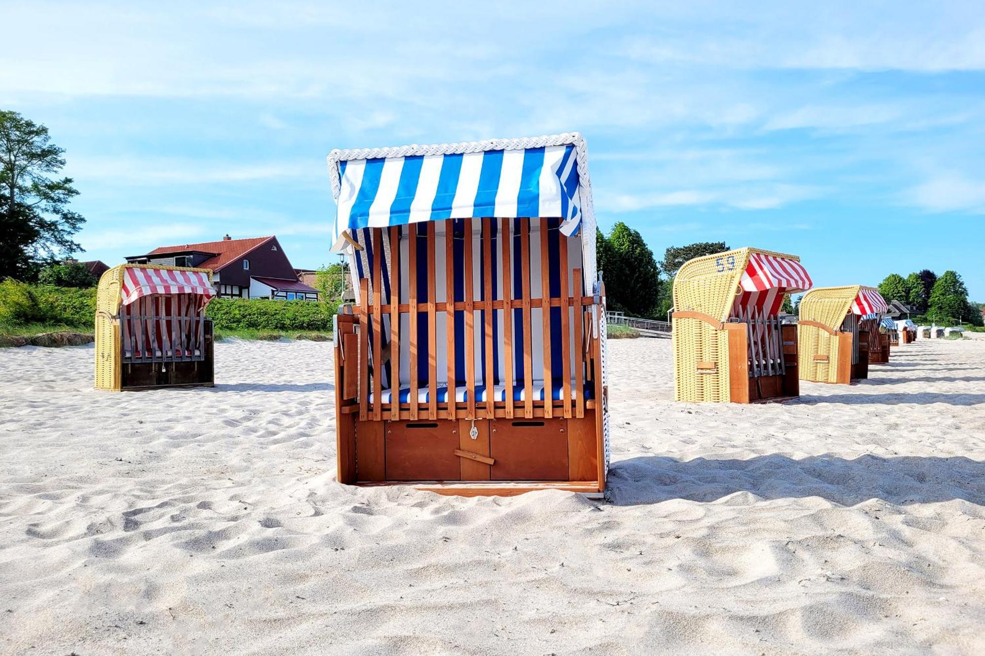 Hochwertige Ferienwohnung In Ruhiger Lage Mit Eigener Terrasse Und Parkplatz, Nur 7 Gehminuten Zum Strand Entfernt - Hoher Schlafkomfort Dank Boxspringbett 샬베우츠 외부 사진